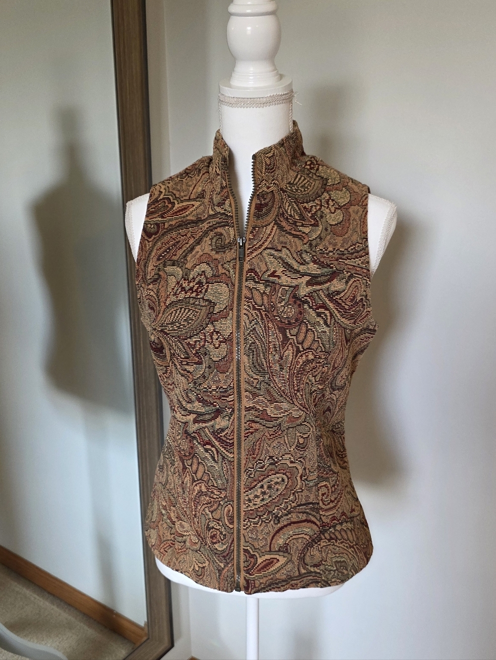 White Stag Tapestry Paisley Vest
